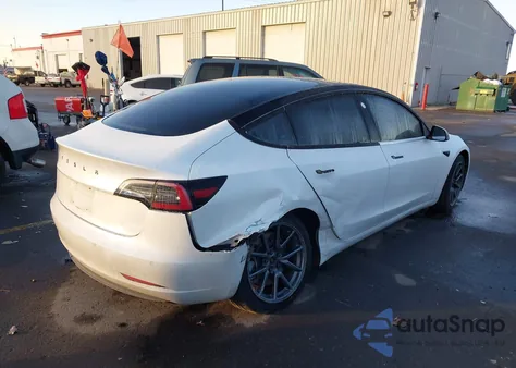 2018 Tesla Model 3 Long Range/Performance z USA, uszkodzony, nr VIN 5YJ3E1EB2JF096652